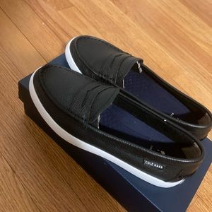 New in box Cole Haan black leather Nantucket leather loafer size 6.5
